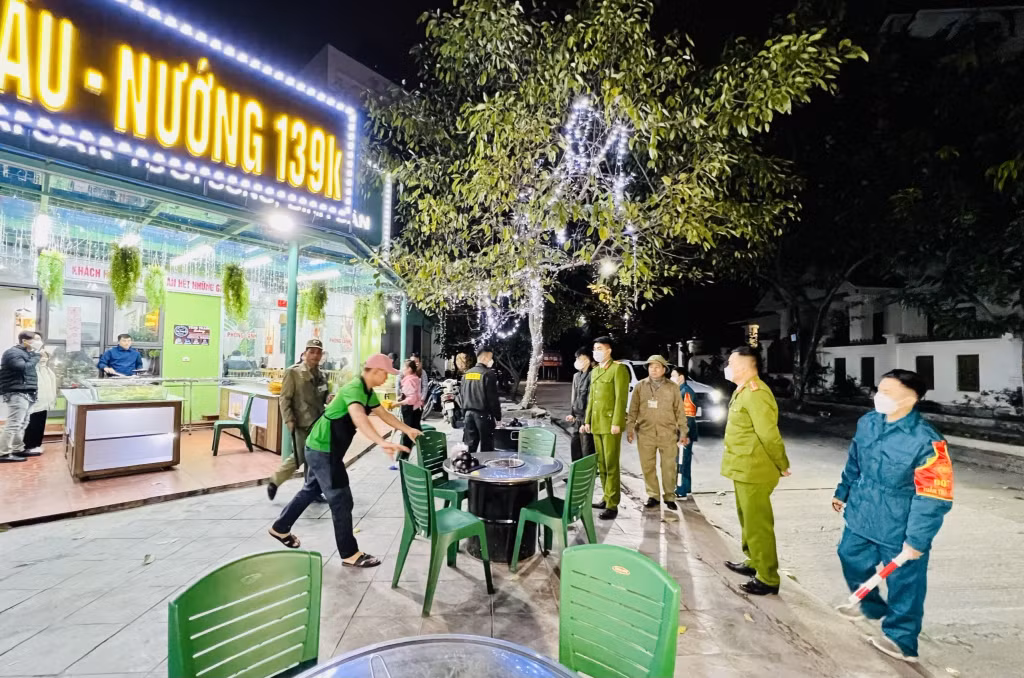 Công an phường Bãi Cháy (TP Hạ Long) tuần tra đảm bảo trật tự đô thị.