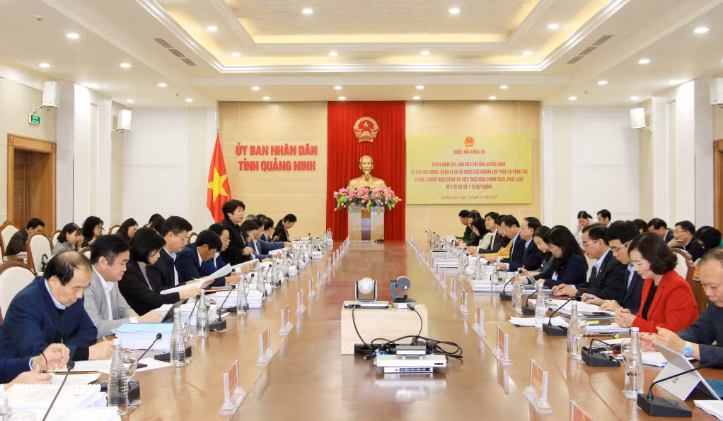 Quang cảnh buổi làm việc.