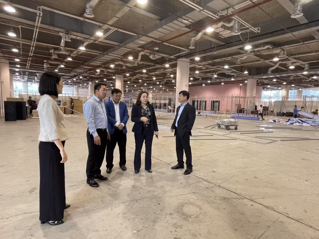 Các sở, ngành, địa phương và đơn vị liên quan tích cực hoàn thiện các hạng mục được giao phục vụ hội nghị.