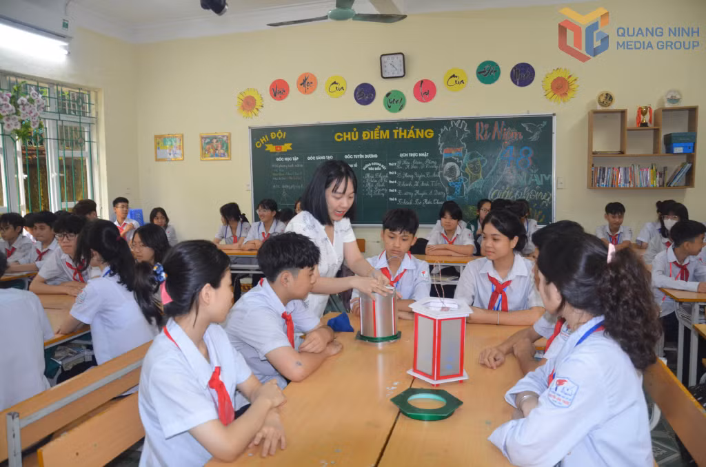 Tiết học của cô và trò Trường THCS Nguyễn Văn Thuộc (phường Hà Lầm).