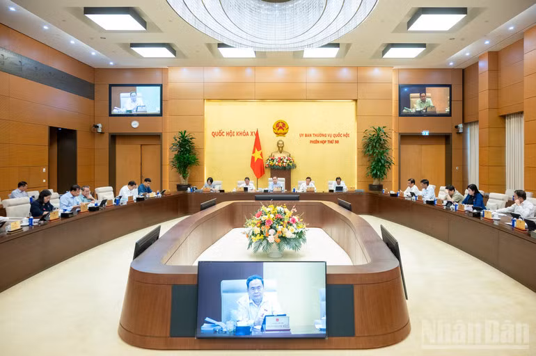 Quang cảnh phiên họp. (Ảnh: DUY LINH)