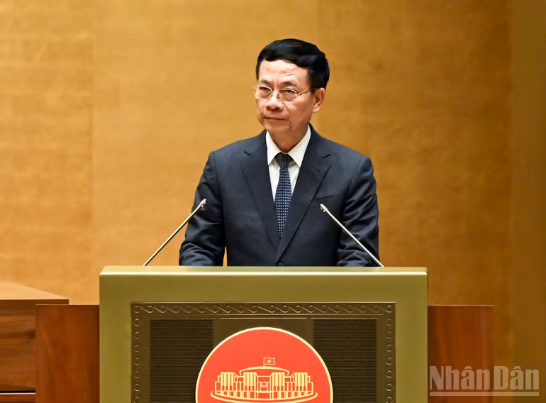 Bộ trưởng Khoa học và Công nghệ Nguyễn Mạnh Hùng trình bày tờ trình dự án Luật sửa đổi, bổ sung một số điều của Luật Sở hữu trí tuệ. (Ảnh: DUY LINH)