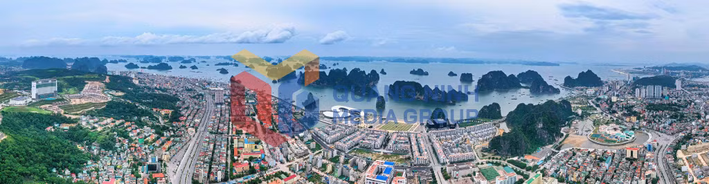 Phường Hạ Long nằm bên bờ Vịnh hạ Long (8-2019). Ảnh Hùng Sơn