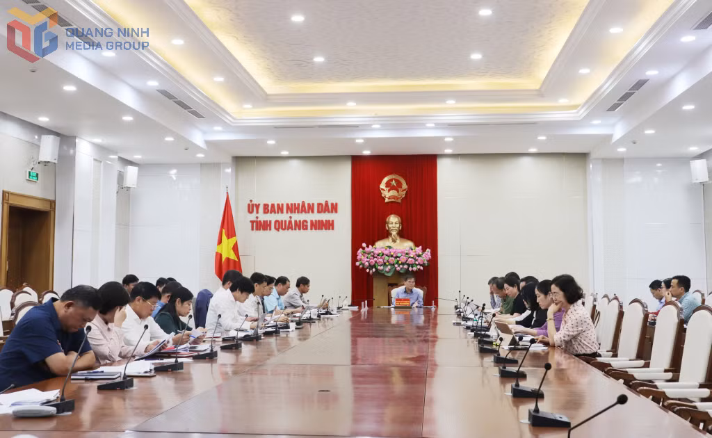 Quang cảnh cuộc họp.