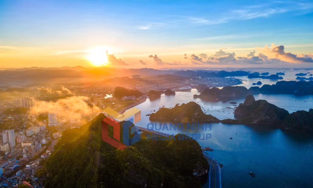 Hòn Gai tỉnh giấc. Tác giả: Đặng Văn Trường