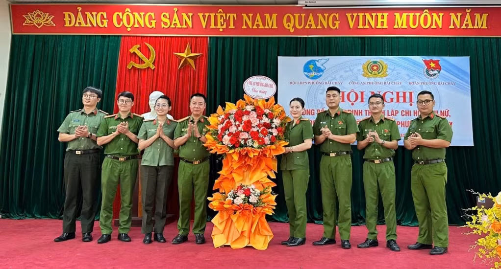 Hội nghị công bố quyết định thành lập Chi hội Phụ nữ và Chi đoàn Thanh niên Công an phường Bãi Cháy.
