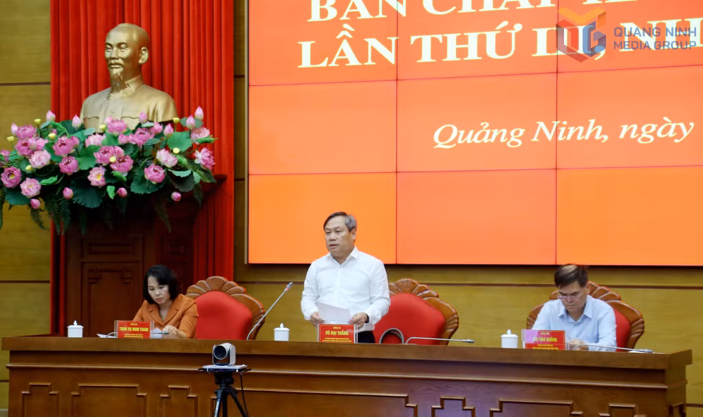 Đồng chí Vũ Đại Thắng, Ủy viên Trung ương Đảng, Bí thư Tỉnh ủy, Trưởng đoàn ĐBQH tỉnh, phát biểu chỉ đạo tại hội nghị.