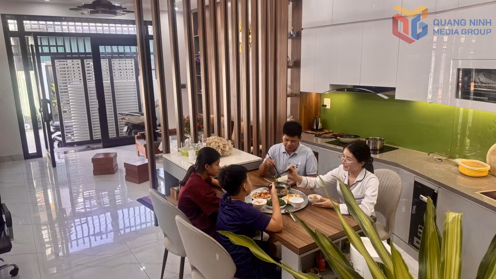 Căn nhà ấm cúng, khang trang của thợ lò Đỗ Văn Lợi, Công ty Than Hòn Gai - TKV.