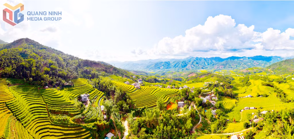 Hội Mùa vàng diễn ra vào thời điểm các thửa ruộng bậc thang ở Lục Hồn ngả vàng, đẹp mắt.