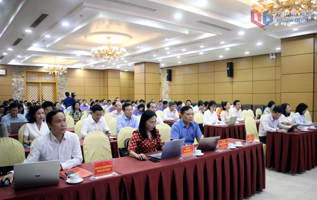Các đại biểu tham dự hội nghị.