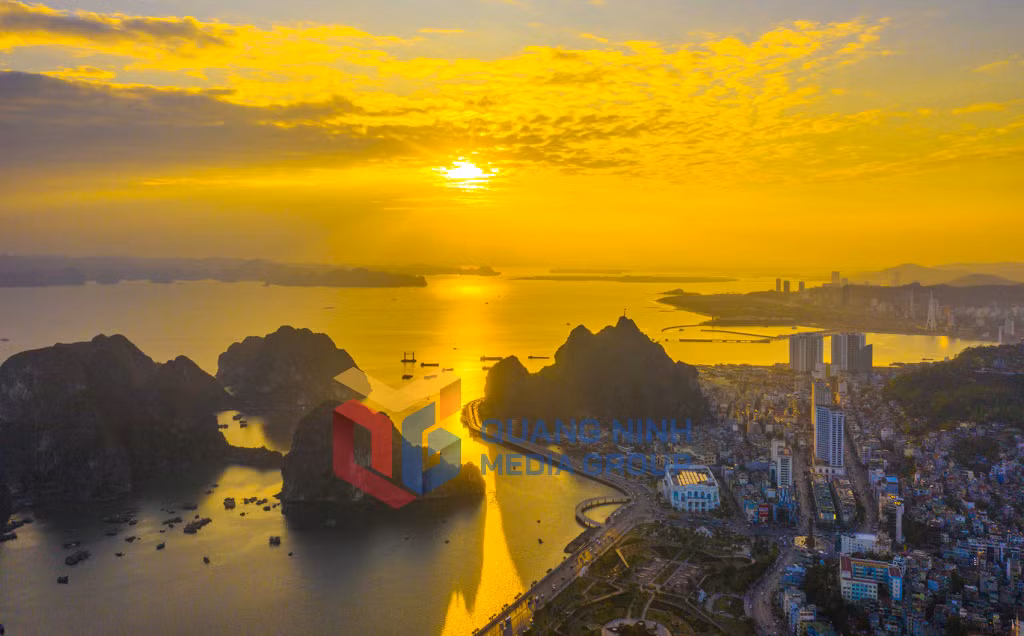 Hoàng hôn bên bờ di sản (12-2024). Ảnh: Đỗ Giang