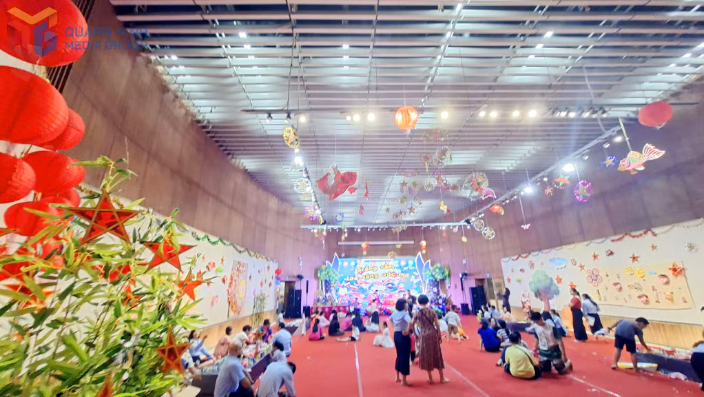 Không gian tổ chức Lễ hội “Trăng rằm tỏa sáng ước mơ” được trang hoàng lộng lẫy nhiều màu sắc.