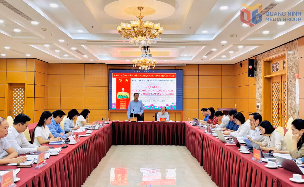 Đồng chí Nguyễn Văn Hồi, Ủy viên Ban Thường vụ Tỉnh ủy, Chủ nhiệm Ủy ban Kiểm tra Tỉnh ủy, Chủ tịch Ủy ban MTTQ tỉnh, Phó Bí thư Thường trực Đảng ủy các cơ quan Đảng tỉnh, phát biểu tại hội nghị.
