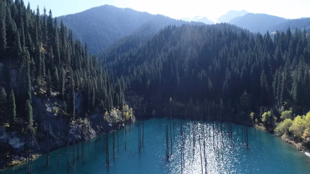 Cảnh đẹp mùa thu tại Almaty, Kazakhstan. Ảnh: THX/TTXVN