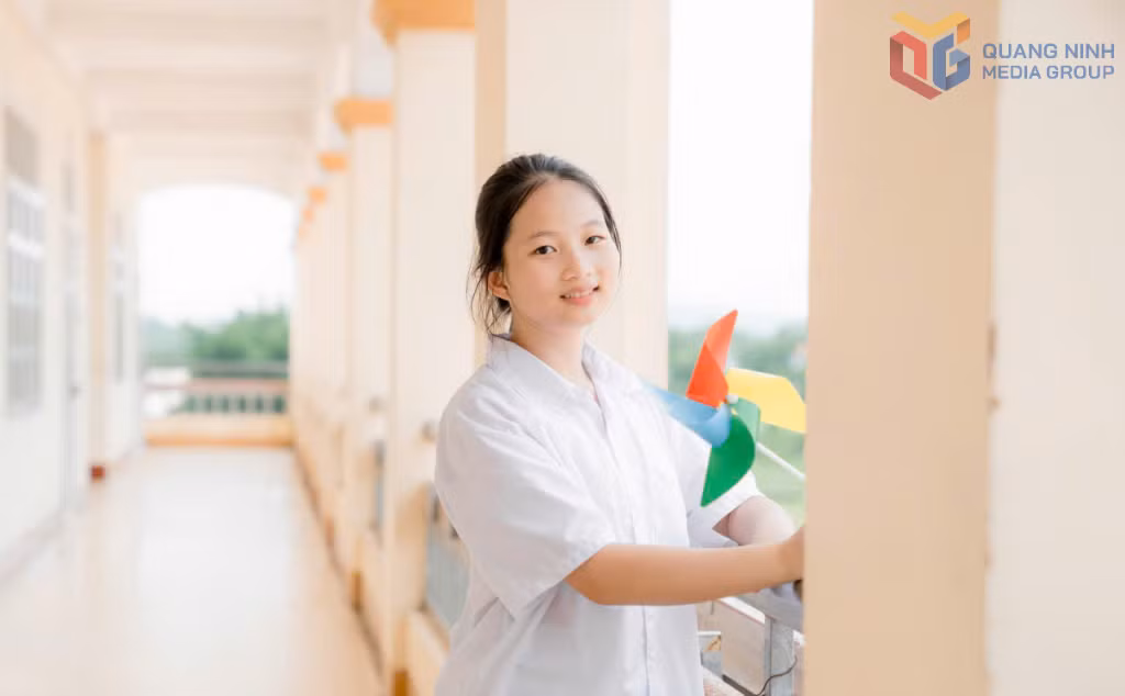 Nguyễn Ngọc Anh, lớp 11A7, Trường THPT Đầm Hà (xã Đầm Hà) là tấm gương sáng về ý chí và nỗ lực vươn lên trong học tập.