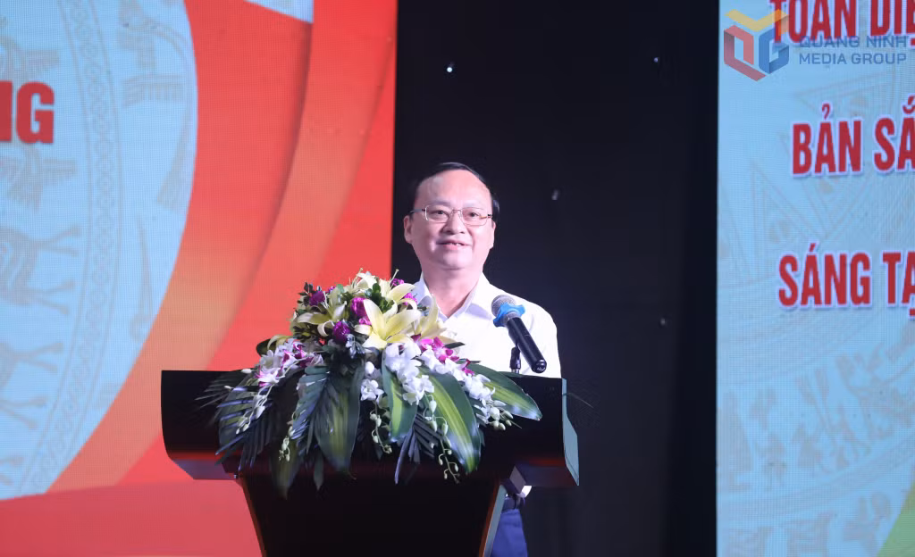 Đồng chí Đỗ Tiến Sỹ, Ủy viên Ban Chấp hành Trung ương Đảng, Tổng Giám đốc Đài Tiếng nói Việt Nam, phát biểu tại hội nghị tập huấn.