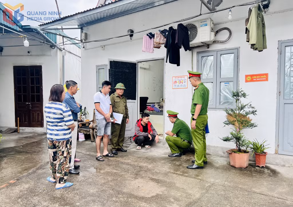 Công an phường Quang Hanh tổ chức xét nghiệm ma túy đối với người thuê trọ.