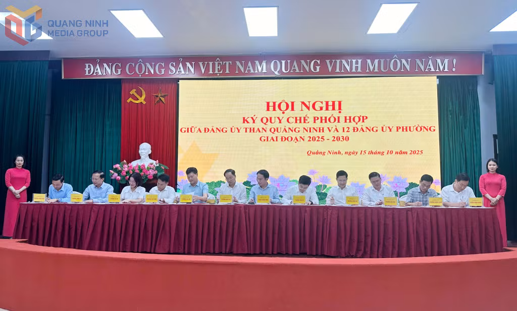 Các đại biểu ký kết quy chế phối hợp.
