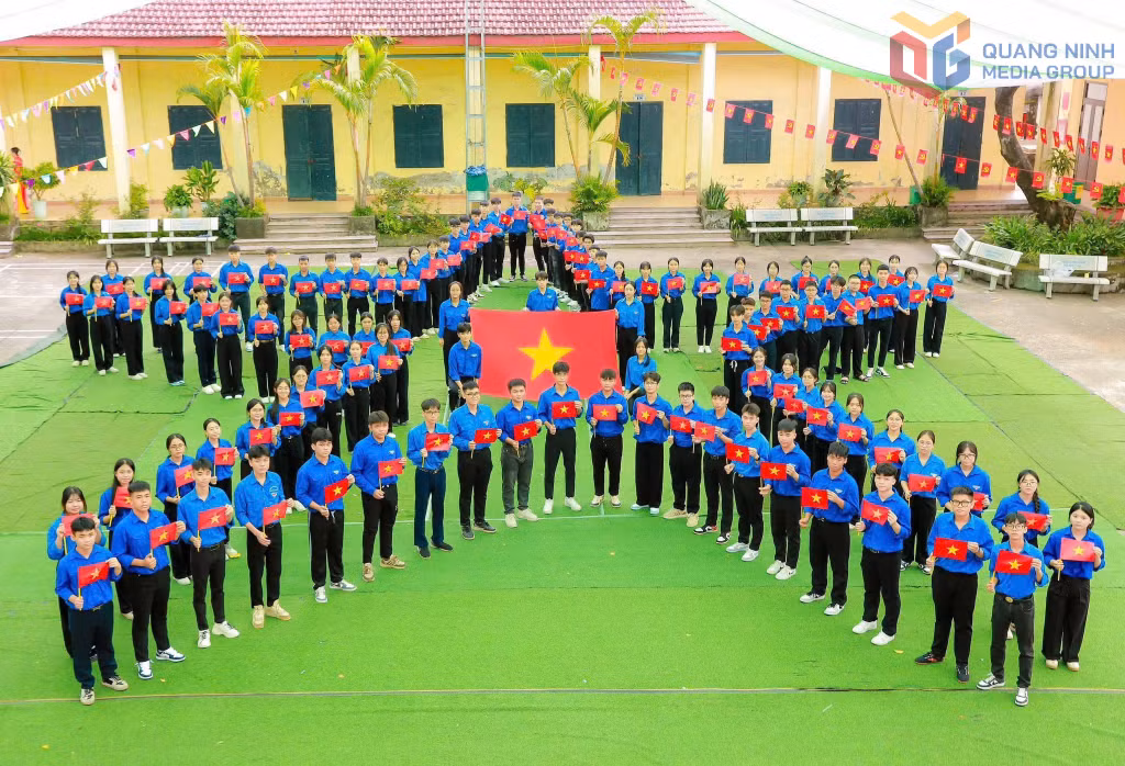 Đoàn Thanh niên phường Mông Dương tổ chức các hoạt động ý nghĩa chào mừng kỷ niệm 80 năm Cách mạng Tháng Tám thành công và Quốc khánh 2/9. Ảnh: Đơn vị cung cấp