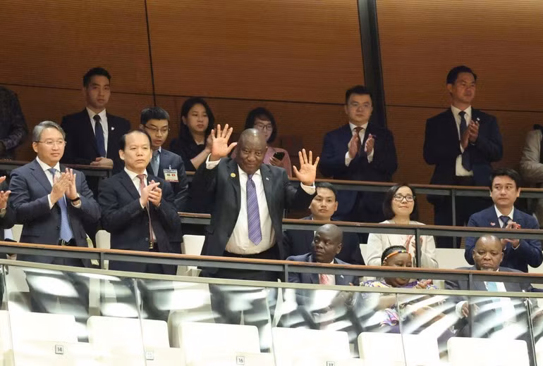 Tổng thống Nam Phi Matamela Cyril Ramaphosa dự khán phiên họp Quốc hội, sáng 24/10. (Ảnh: DUY LINH)