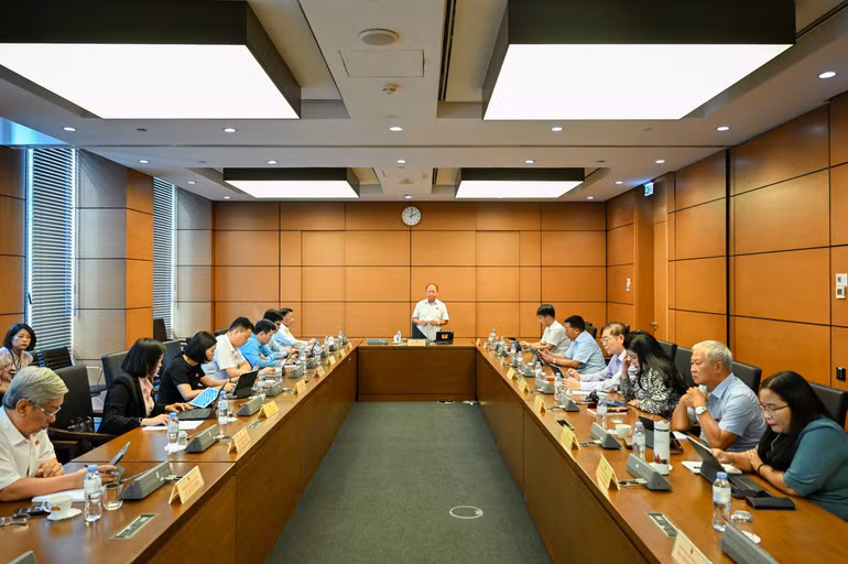 Quang cảnh phiên thảo luận tổ chiều 22/10. (Ảnh: THỦY NGUYÊN)