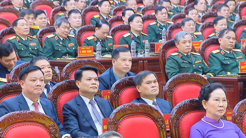 Đồng chí Bùi Văn Khắng, Phó Bí thư Tỉnh ủy, Chủ tịch UBND tỉnh dự lễ kỷ niệm.