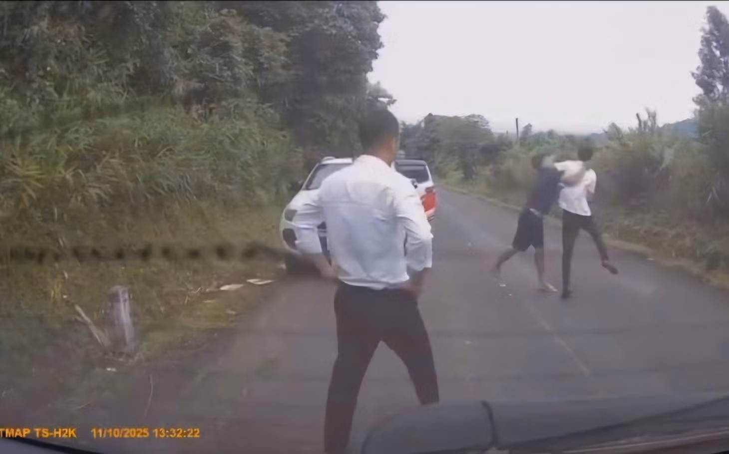 Vụ ẩu đả sau va chạm giao thông. Ảnh: Cắt từ clip