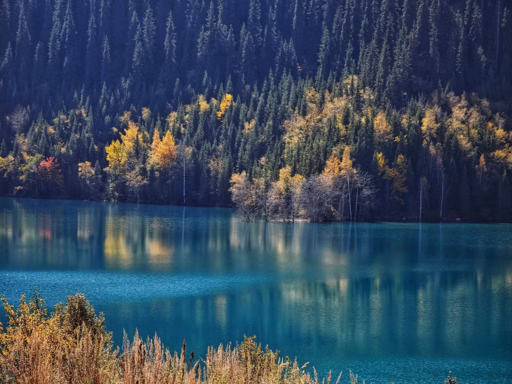 Cảnh đẹp mùa thu tại Almaty, Kazakhstan. Ảnh: THX/TTXVN