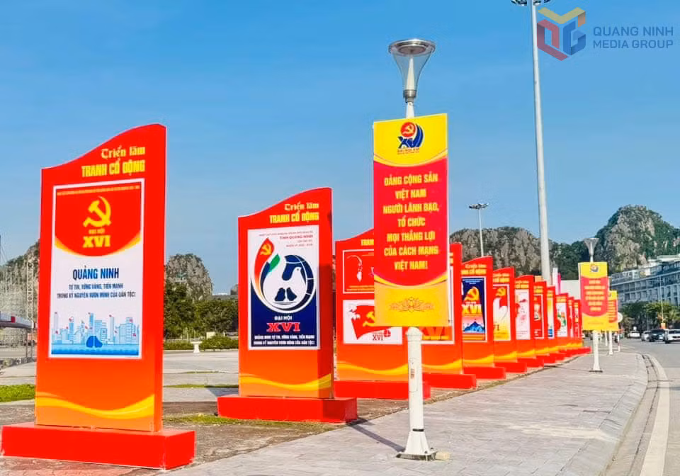 Triển lãm tranh cổ động tại khu vực Quảng trường 30/10 và đường Trần Quốc Nghiễn.