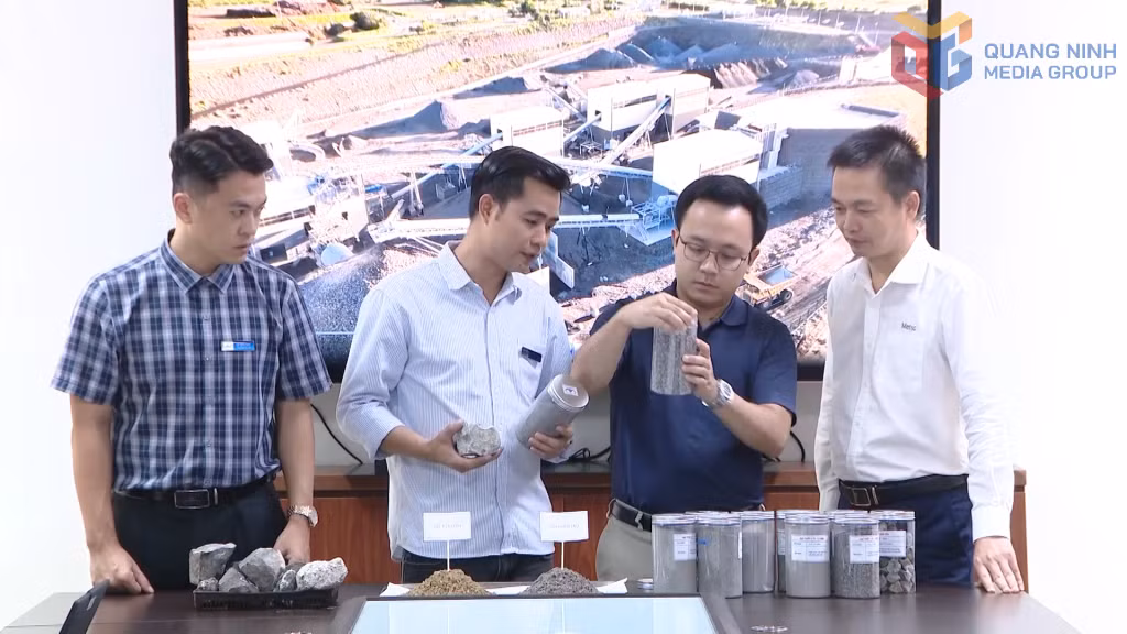 Công ty CP Tập đoàn Indevco phối hợp với một đơn vị nước ngoài nghiên cứu giải pháp công nghệ phù hợp để nghiền đất đá thải mỏ làm cát nhân tạo, thúc đẩy kinh tế tuần hoàn tại Quảng Ninh.
