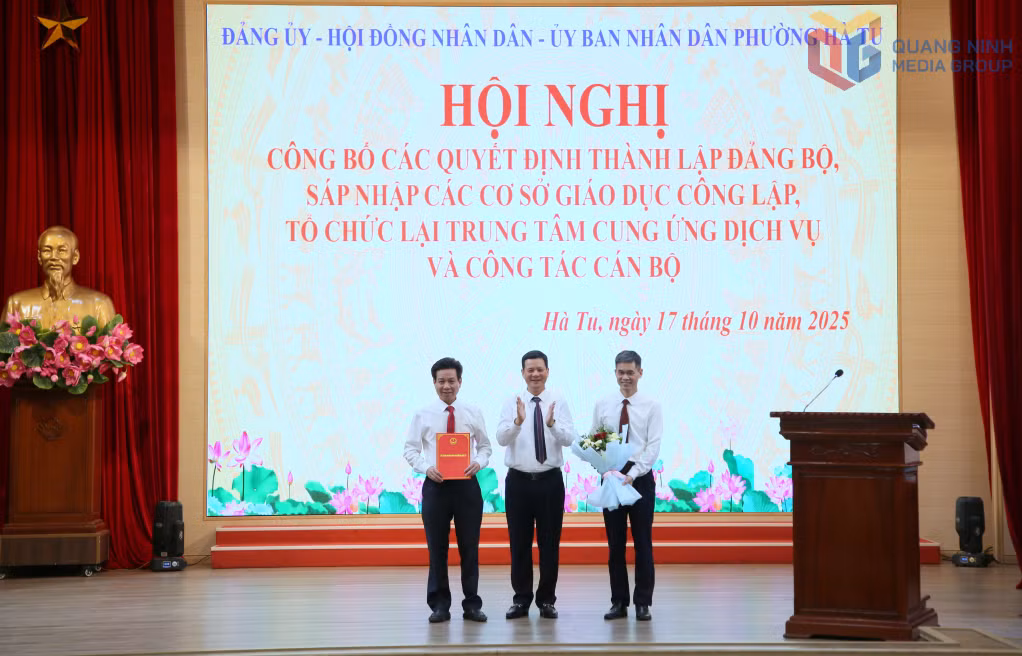 Phường Hà Tu công bố Quyết định về việc tổ chức lại Trung tâm Cung ứng dịch vụ thuộc UBND phường Hà Tu.