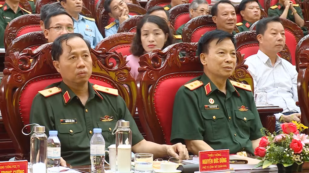 Các đại biểu tham dự hội thảo.