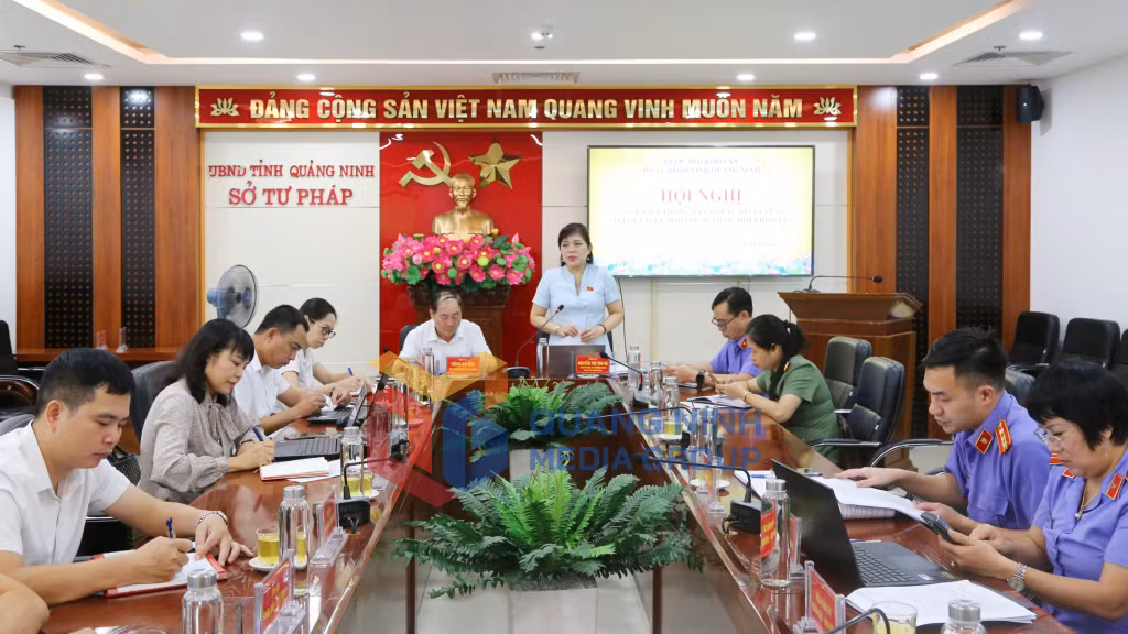 2025-10_Đoàn ĐBQH tỉnh lấy ý kiến tham gia vào các dự án luật thuộc lĩnh vực tư pháp. Ảnh: Nguyễn Thanh