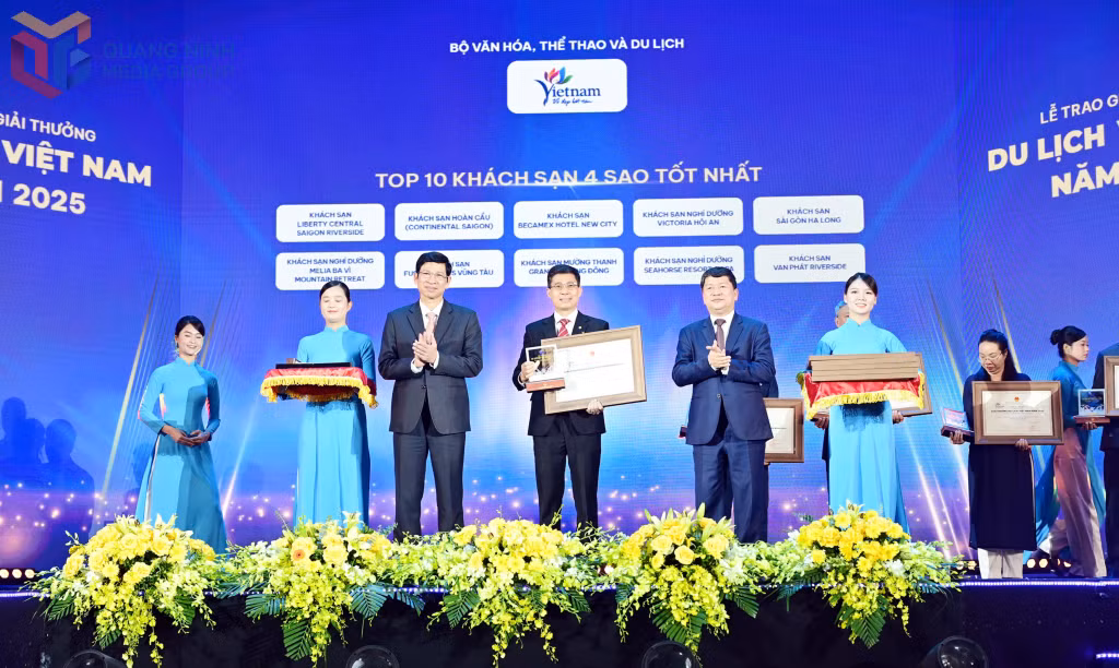 Khách sạn Sài Gòn Hạ Long được vinh danh ở hạng mục “Top 10 khách sạn 4 sao tốt nhất”.