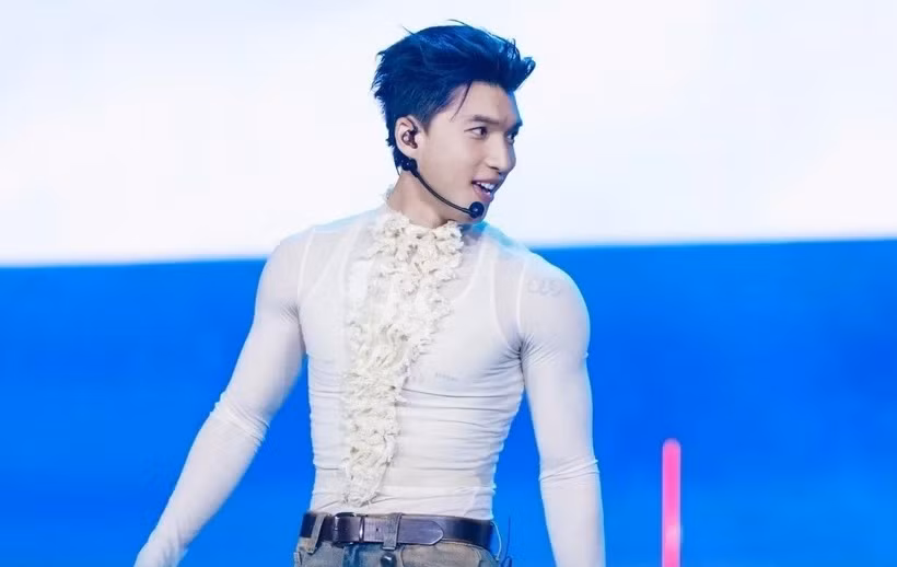 HIEUTHUHAI trong một chương trình biểu diễn. Ảnh: FBNV.
