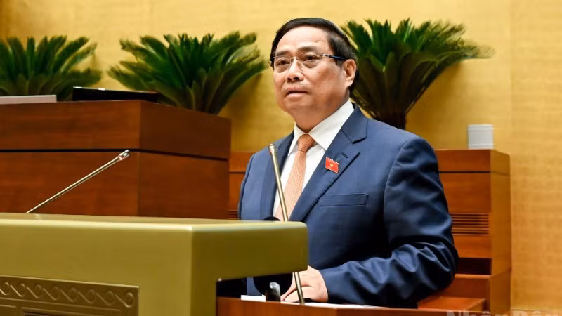 Thủ tướng Chính phủ Phạm Minh Chính trình bày Báo cáo tóm tắt kết quả thực hiện Kế hoạch phát triển kinh tế-xã hội năm 2025 và 5 năm 2021-2025; dự kiến kế hoạch phát triển kinh tế-xã hội năm 2026. (Ảnh: DUY LINH)