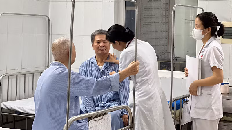 Bảo đảm quyền lợi người tham gia bảo hiểm y tế tại các địa phương ảnh hưởng bởi bão, lũ.