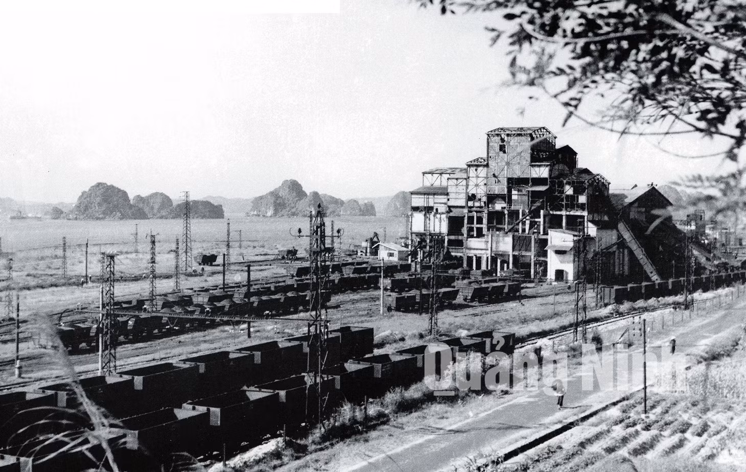 Nhà sàng than Cửa Ông những năm 1924. Ảnh tư liệu Công ty cung cấp