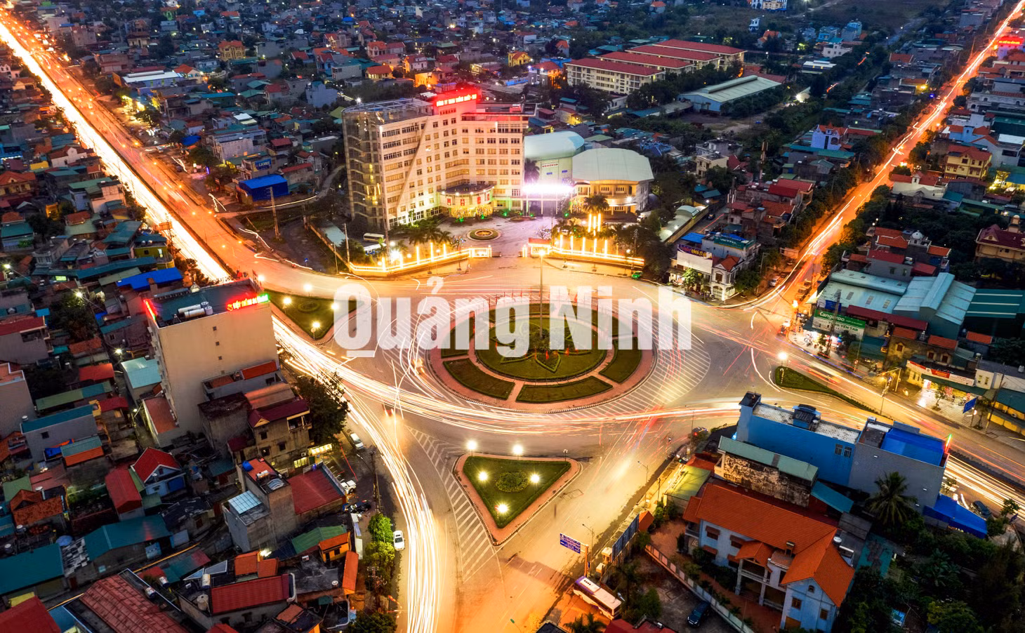 Con đường tỏa sáng (TP Cẩm Phả) (6-2020). Ảnh: Nguyễn Thành Chung