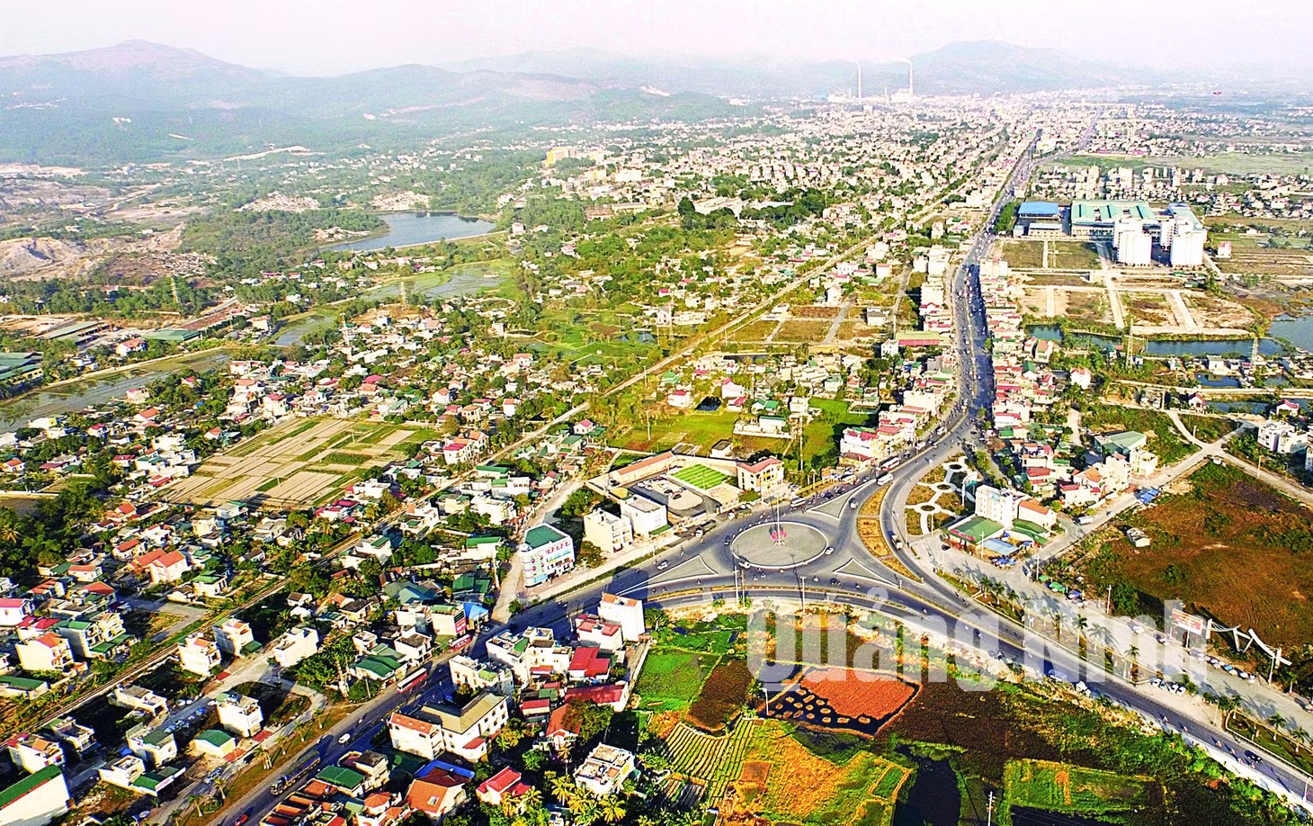 TP Uông Bí nhìn từ trên cao. Ảnh: Anh Tuấn