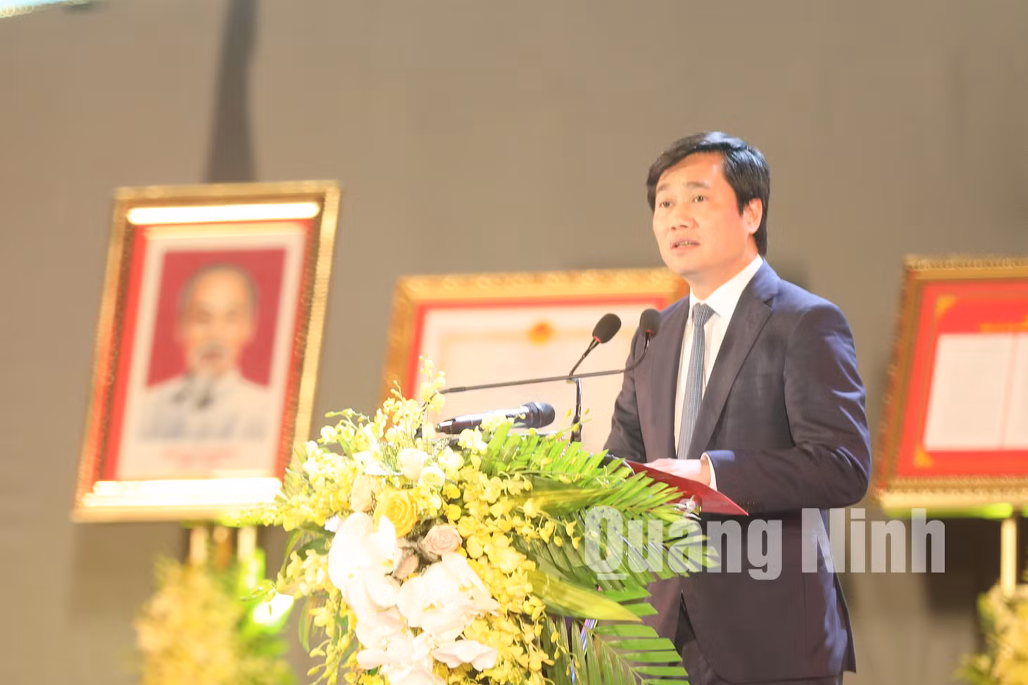 Chủ tịch UBND tỉnh Nguyễn Tường Văn phát biểu tại buổi lễ (12-2020). Ảnh: Đỗ Phương
