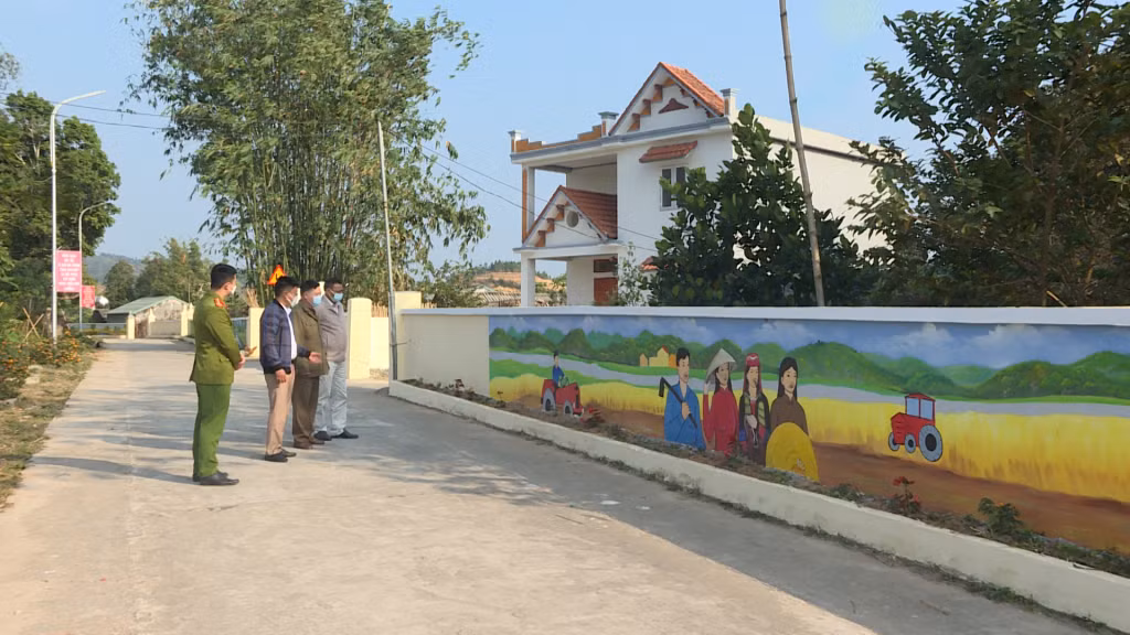 Các lực lượng, MTTQ và các Tổ chức Chính trị- Xã hội xã Bắc Sơn, TP Móng Cái giám sát các công trình xây dựng trên địa bàn xã.