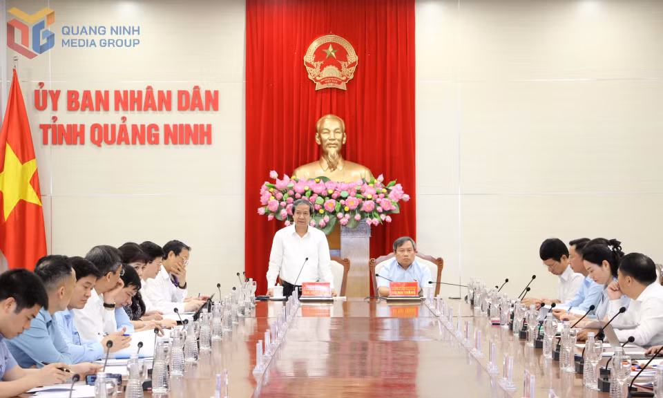 Đồng chí Nguyễn Kim Sơn, Ủy viên Trung ương Đảng, Bộ trưởng Bộ Giáo dục và Đào tạo, phát biểu tại hội nghị.