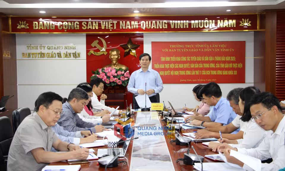 Đồng chí Vũ Quyết Tiến, Phó Bí thư Tỉnh ủy, chủ trì buổi làm việc.