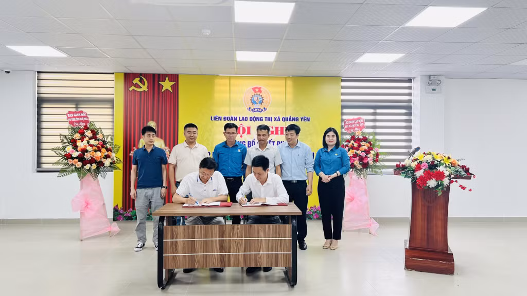 Công đoàn Công ty TNHH Công nghệ Moka Việt Nam (KCN Đông Mai) cùng chủ doanh nghiệp ký kết thỏa ước lao động tập thể mới.