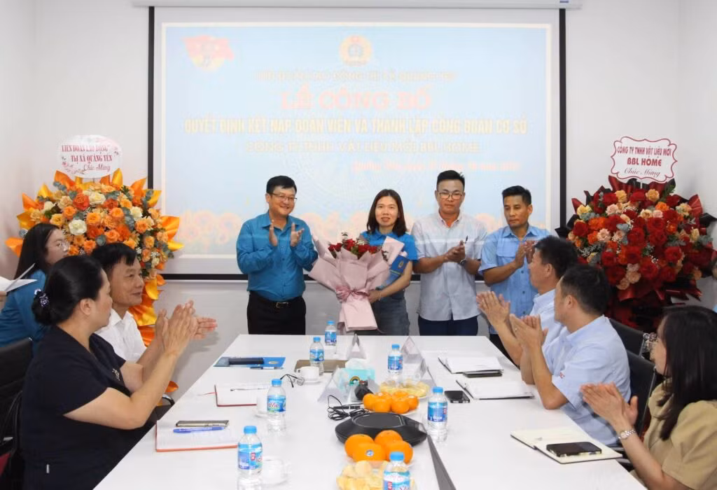  Liên đoàn Lao động thị xã Quảng Yên tổ chức Lễ kết nạp đoàn viên và thành lập Công đoàn cơ sở Công ty TNHH Vật liệu mới BBL Home (Khu công nghiệp Đông Mai). 