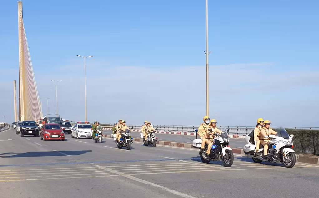  Các lực lượng ra quân tấn công, trấn áp tội phạm đảm bảo an ninh, trật tự Tết Nguyên đán. 