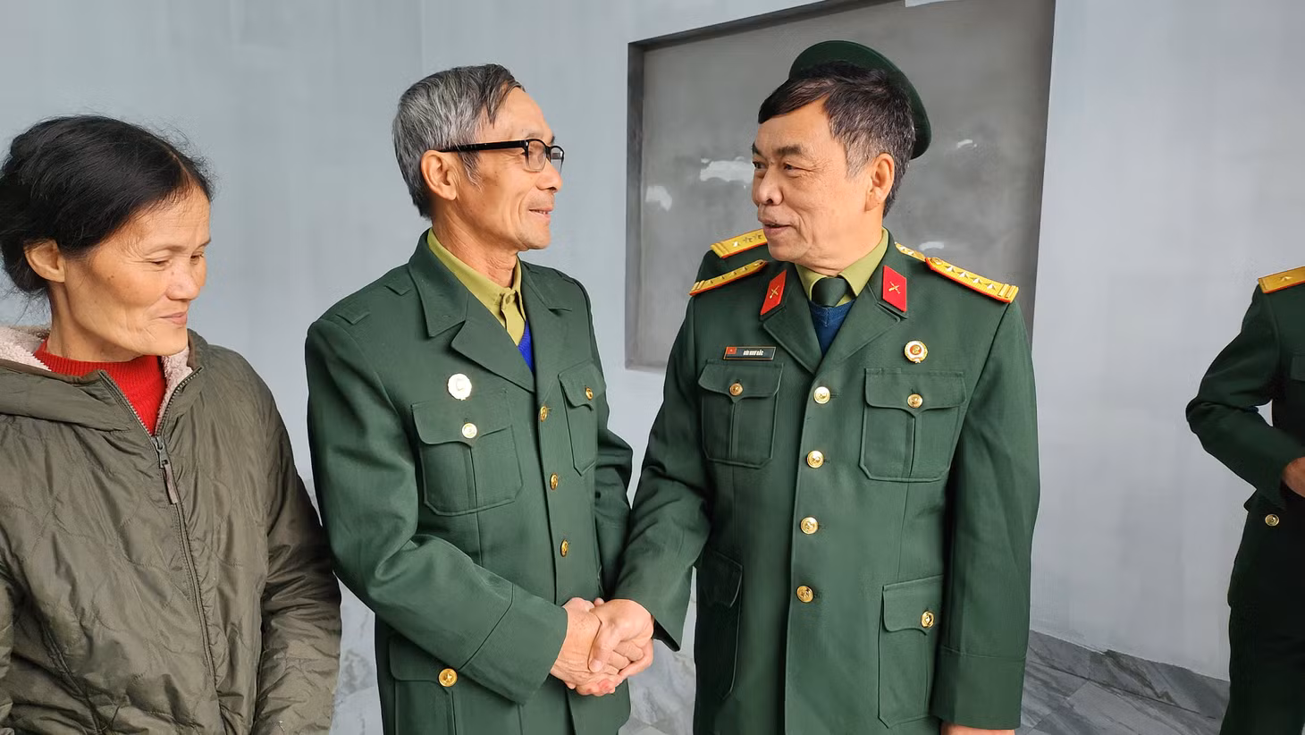 Chủ tịch Hội CCB TX Đông Triều hỏi thăm tình hình CCB.