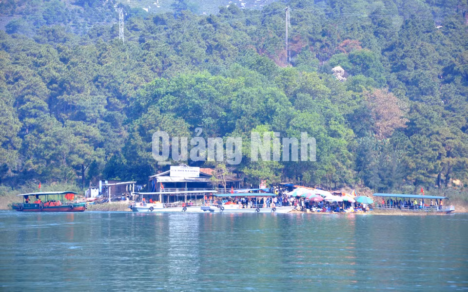 Bến nước chùa Lôi Âm.
