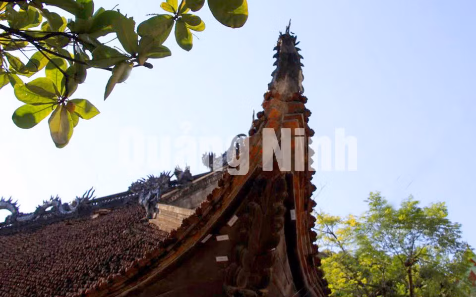 Mái đình Cốc lợp ngói mũi hài, các đầu đao cong vút, thanh thoát. Ảnh: Hà Phong